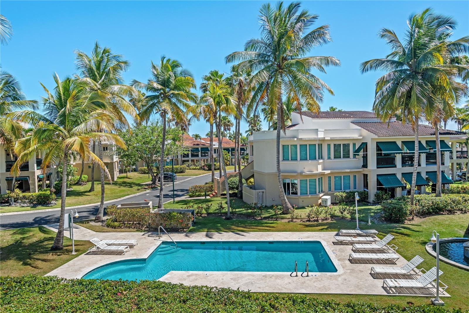 AB-4 LAKESIDE VILLAS