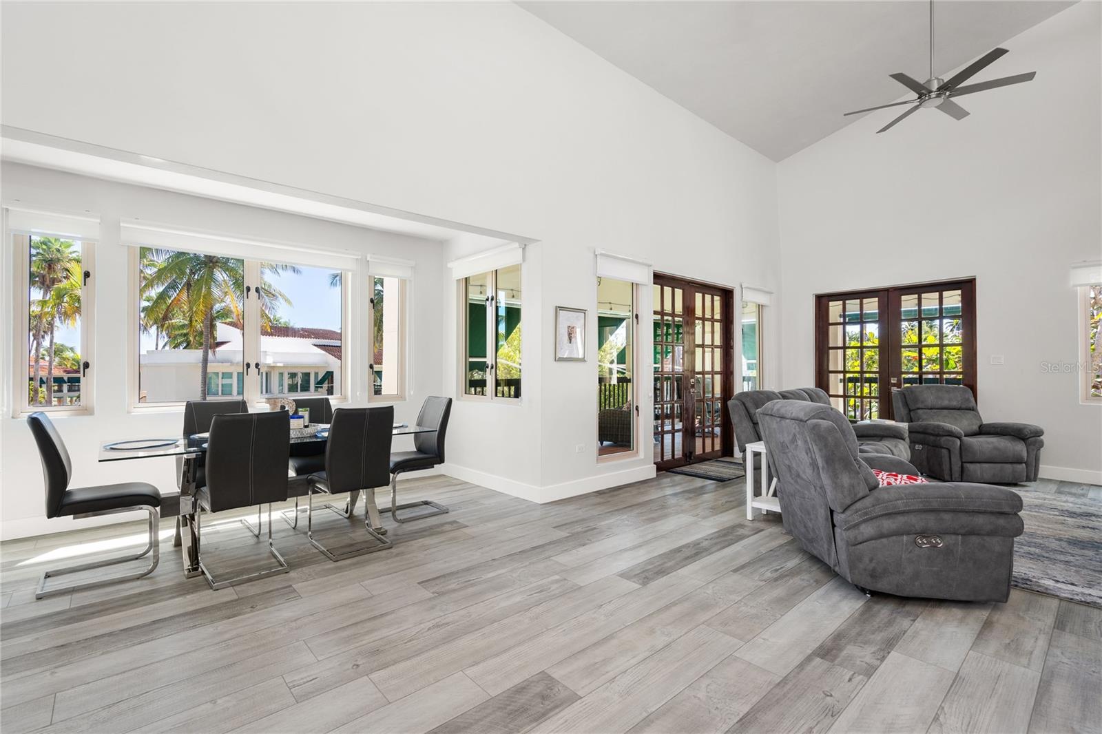 AB-4 LAKESIDE VILLAS