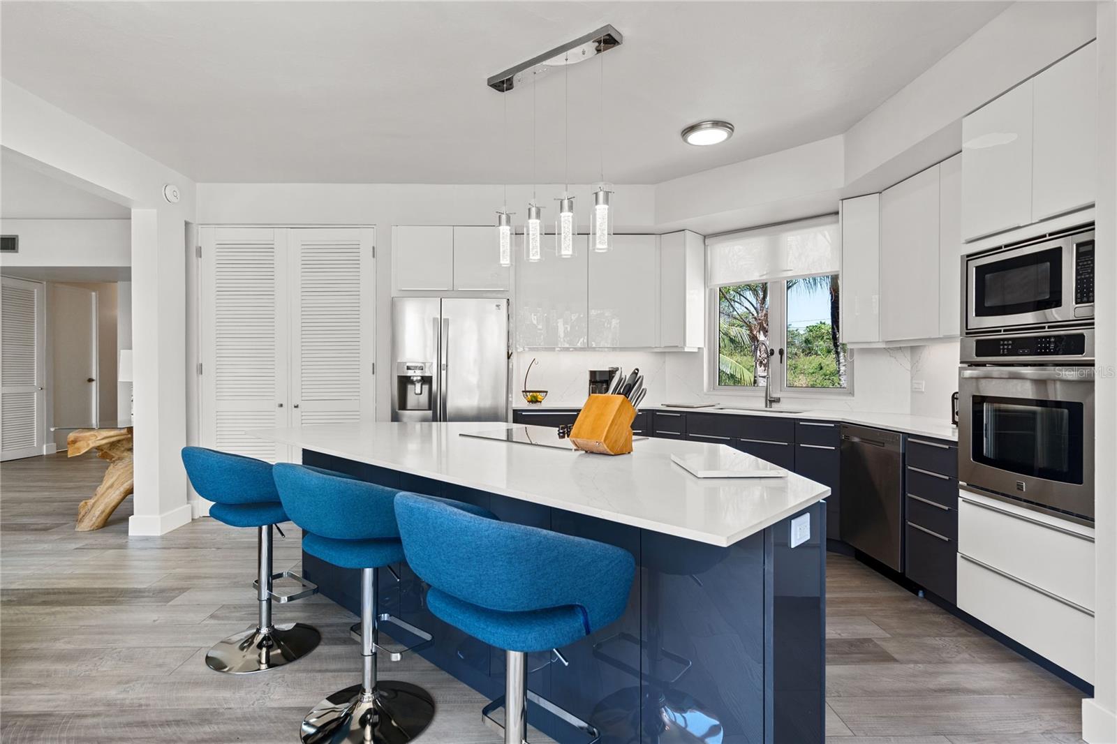 AB-4 LAKESIDE VILLAS