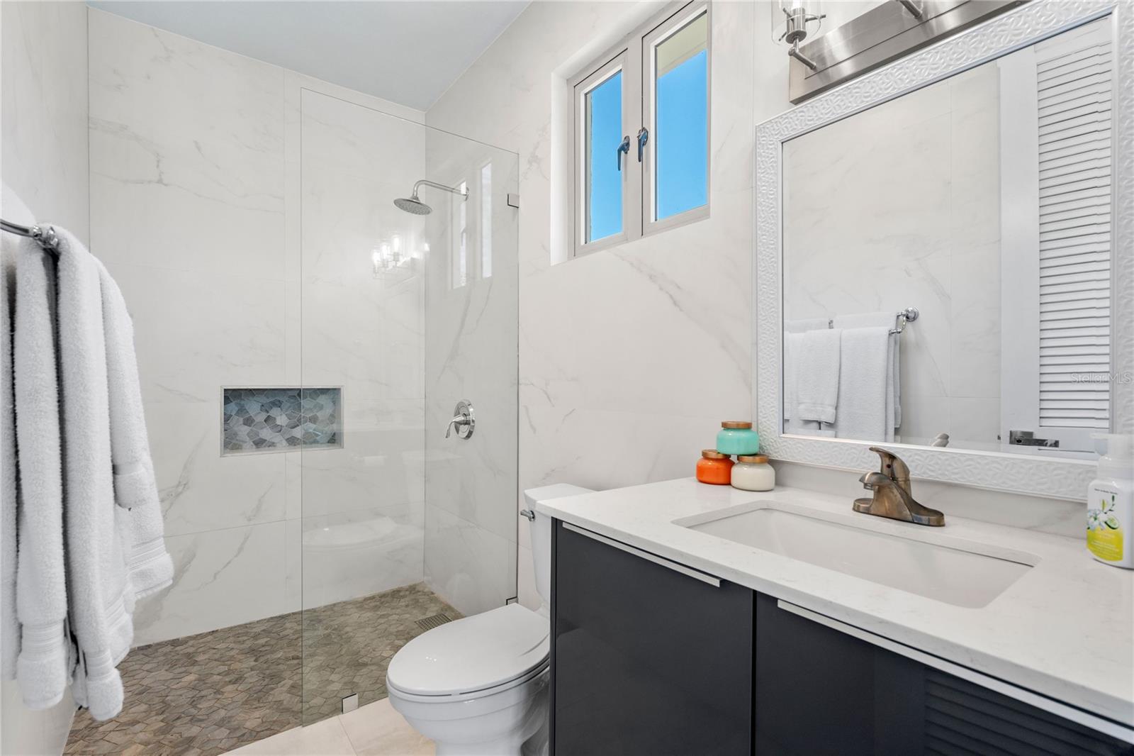 AB-4 LAKESIDE VILLAS