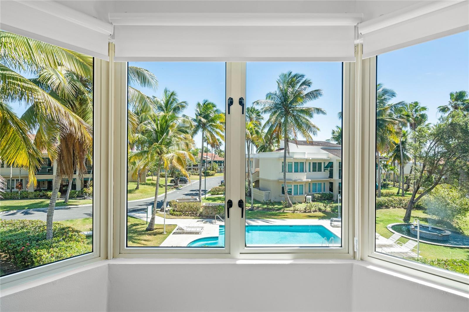 AB-4 LAKESIDE VILLAS