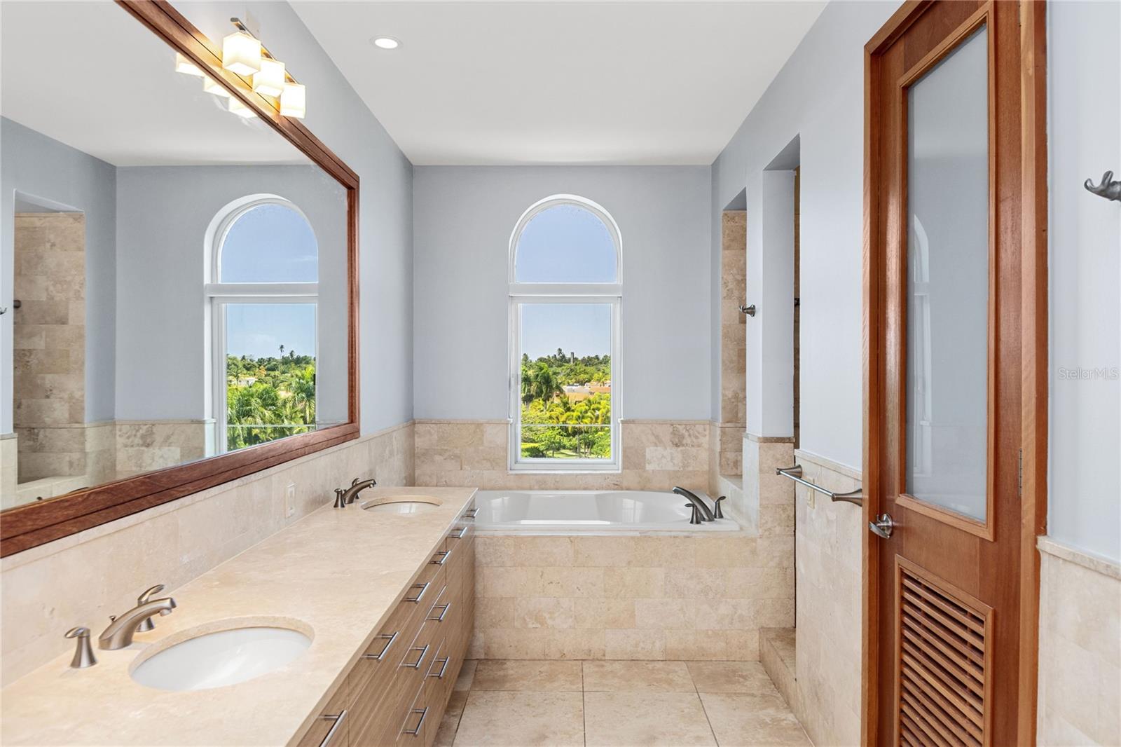 2408 PLANTATION VILLAGE DR
