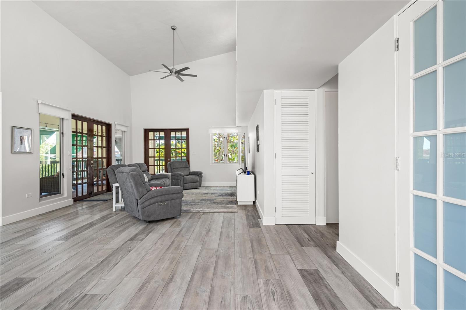 AB-4 LAKESIDE VILLAS