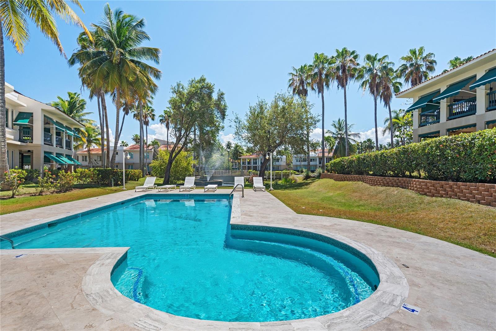 AB-4 LAKESIDE VILLAS