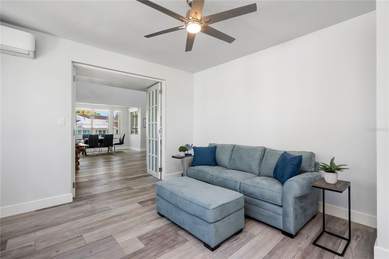 AB-4 LAKESIDE VILLAS