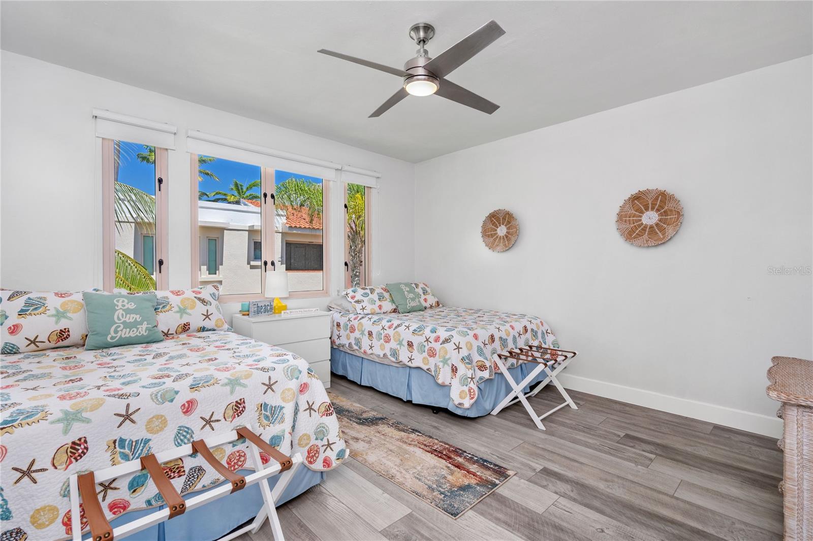 AB-4 LAKESIDE VILLAS