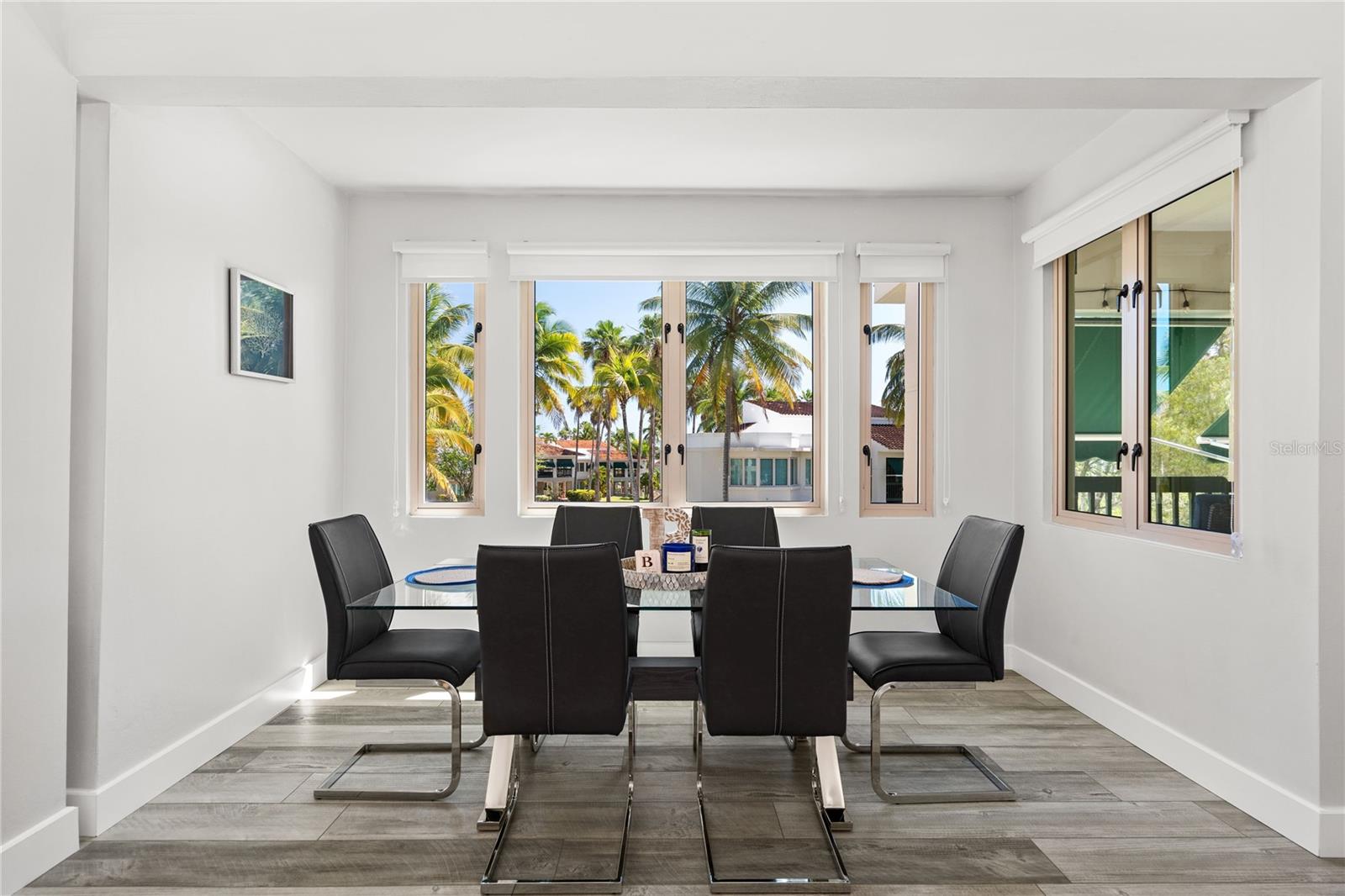 AB-4 LAKESIDE VILLAS