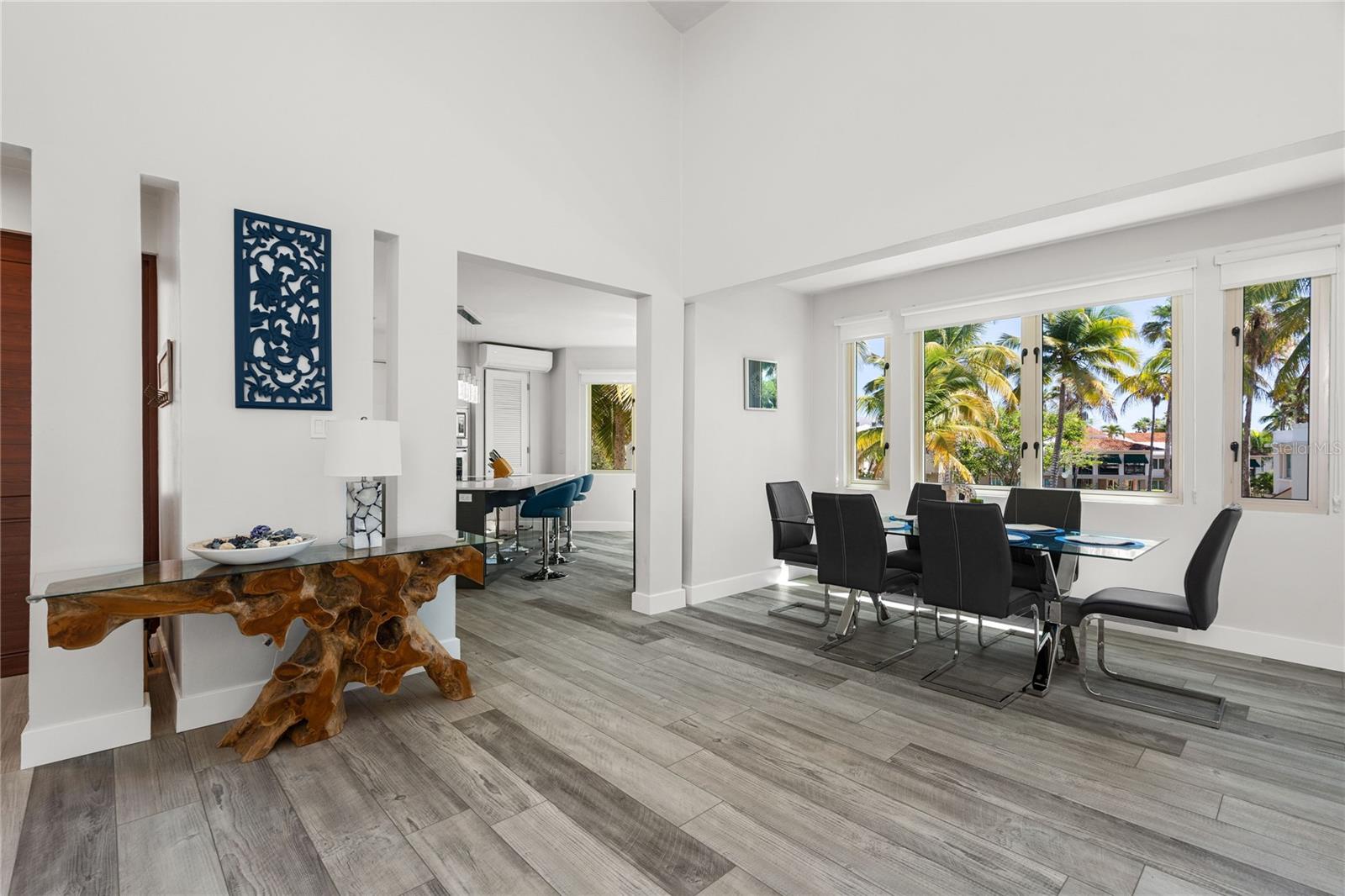 AB-4 LAKESIDE VILLAS