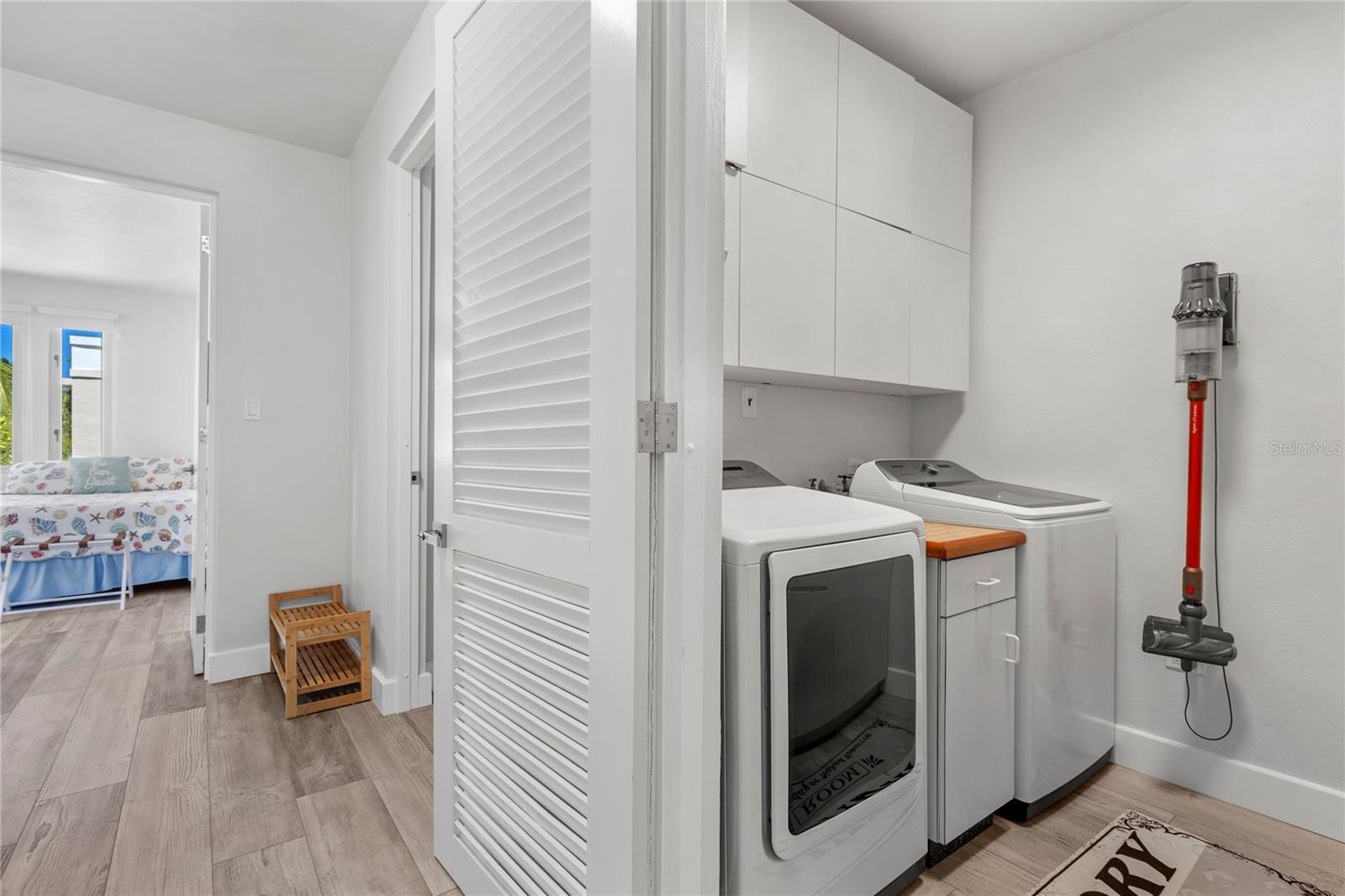 AB-4 LAKESIDE VILLAS