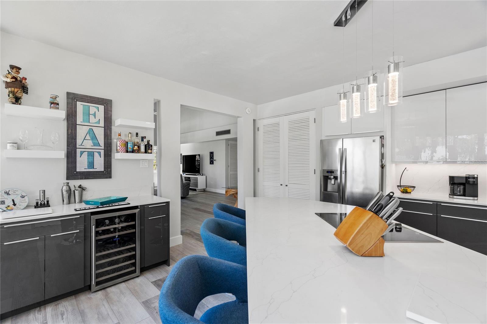 AB-4 LAKESIDE VILLAS