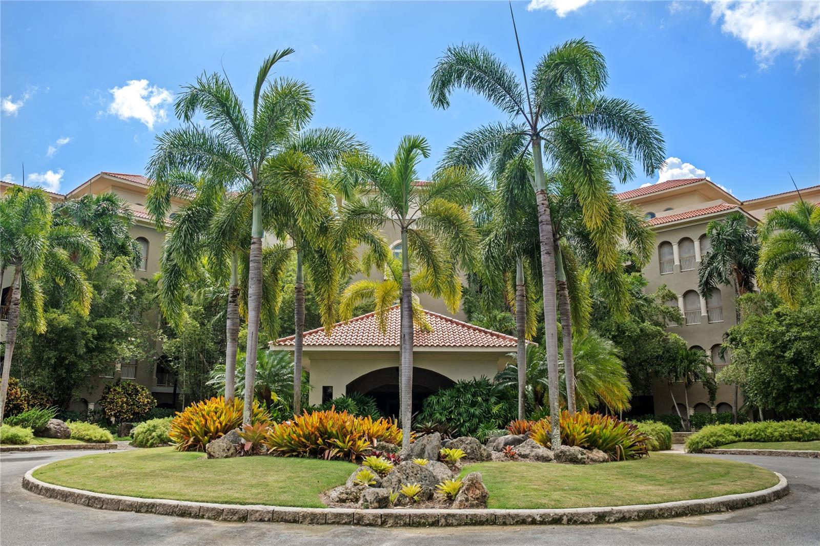 500 PLANTATION VILLAGE DRIVE #3-208