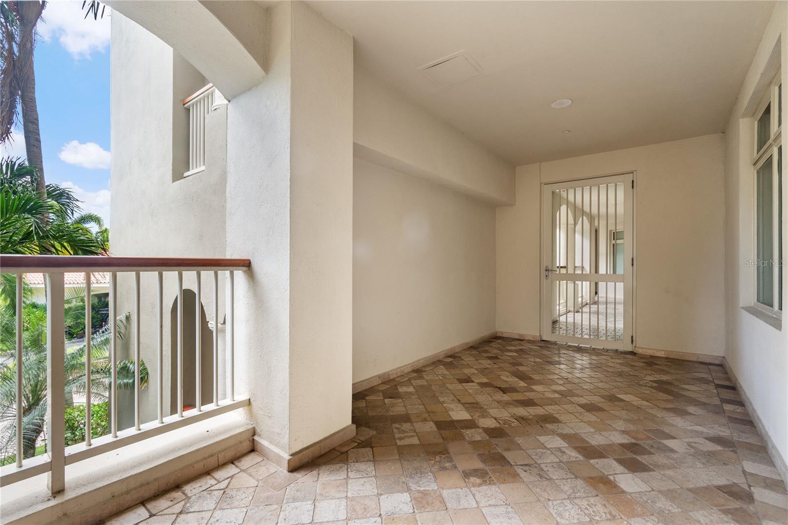 500 PLANTATION VILLAGE DRIVE #3-208