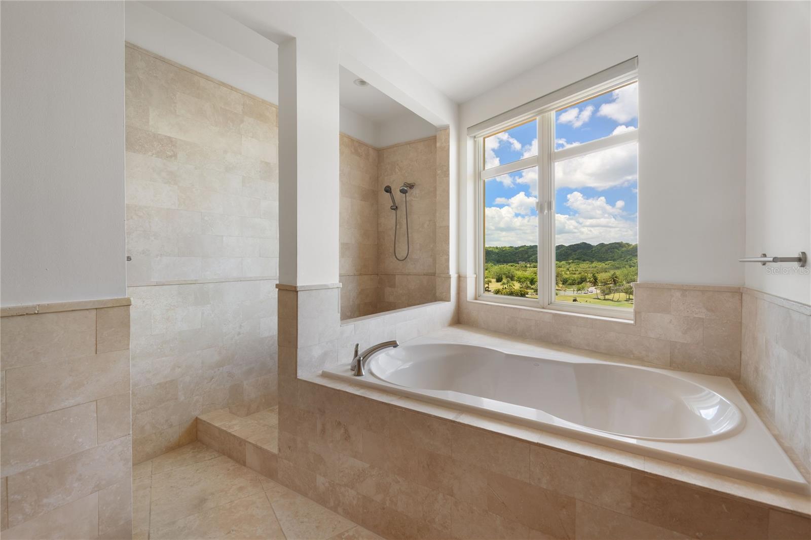 500 PLANTATION VILLAGE DRIVE #PH 2-403