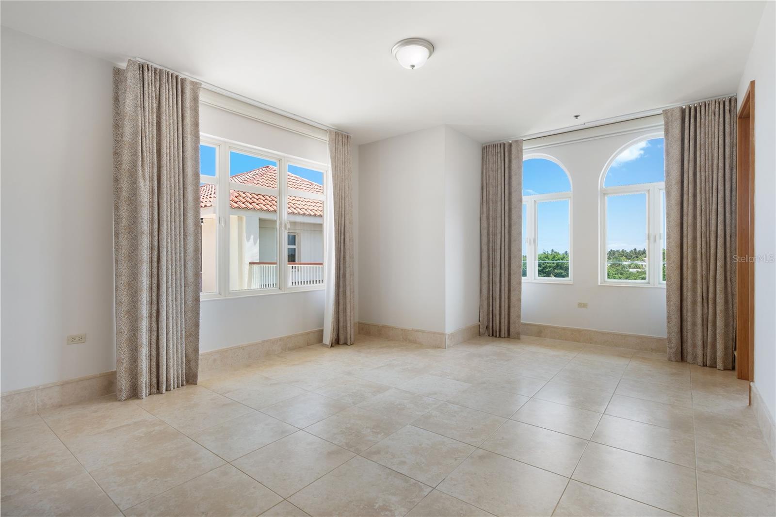 500 PLANTATION VILLAGE DRIVE #PH 2-403
