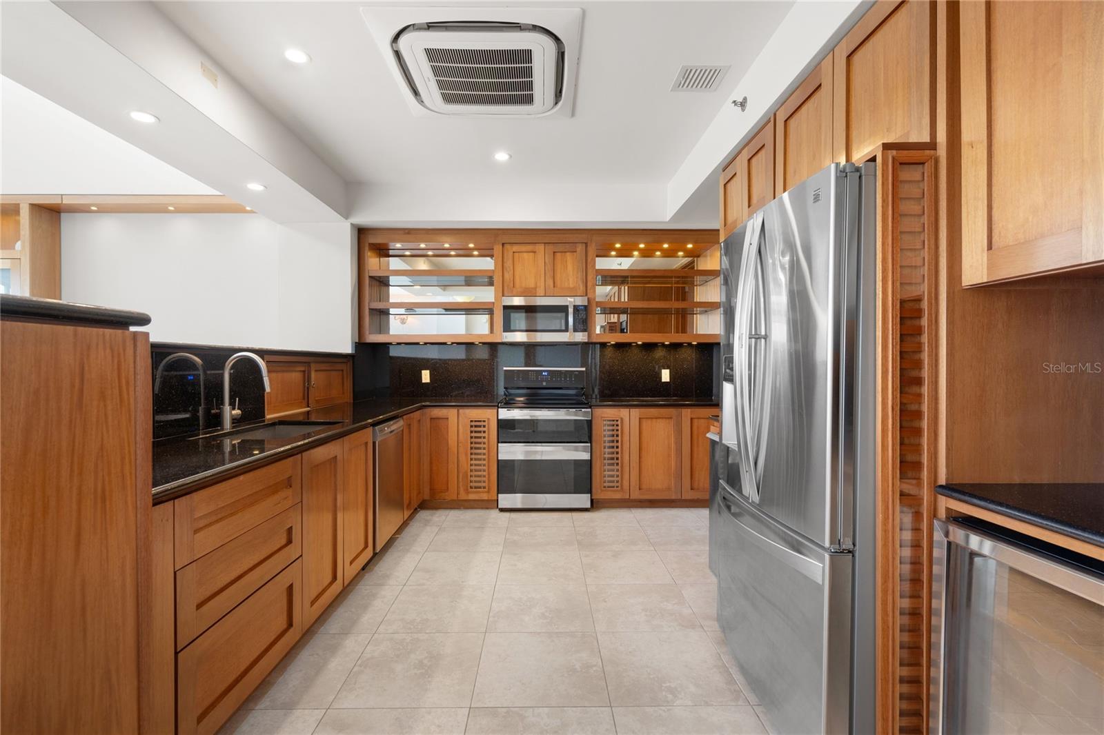 500 PLANTATION VILLAGE DRIVE #PH 2-403