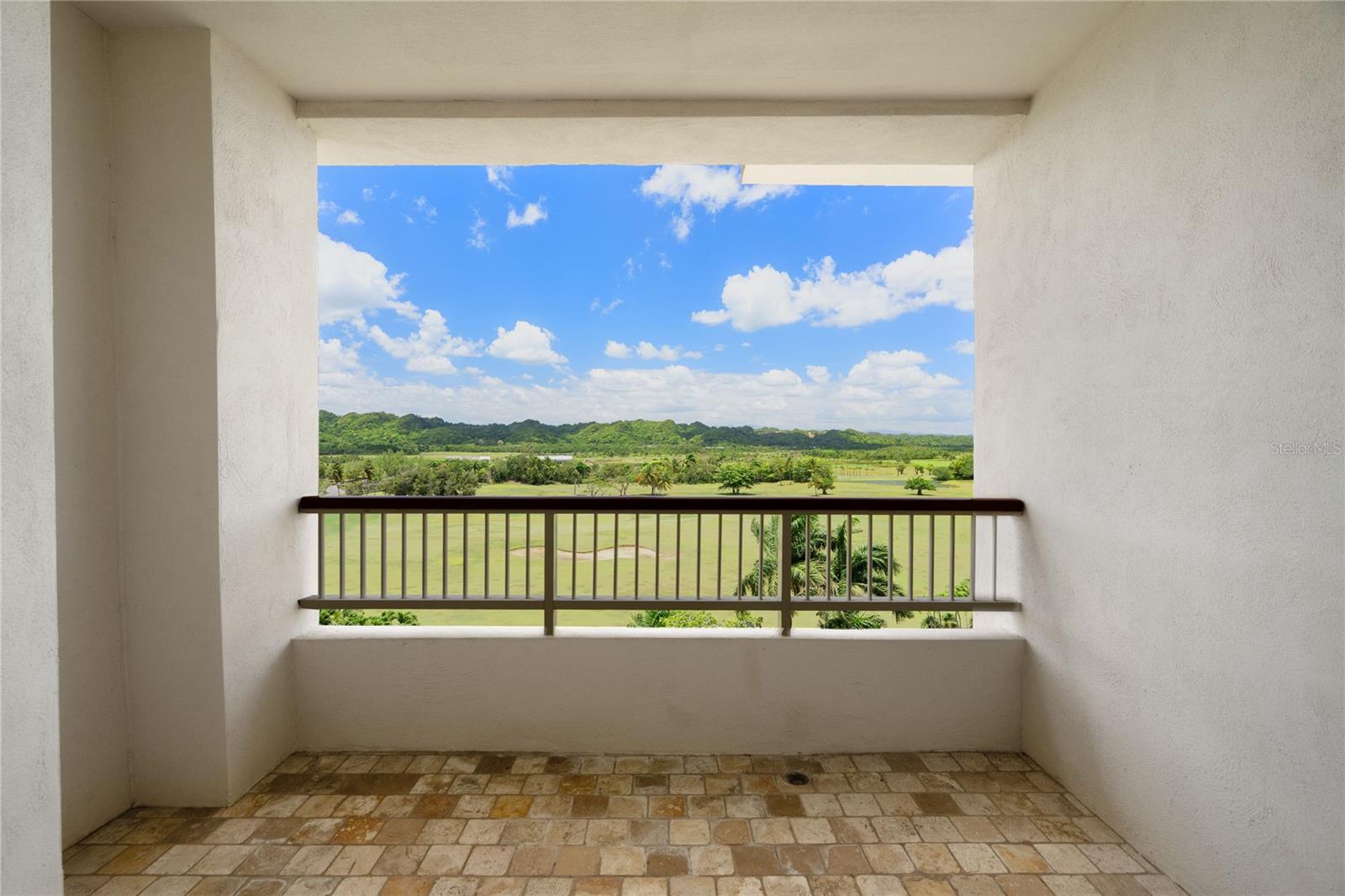 500 PLANTATION VILLAGE DRIVE #PH 2-403