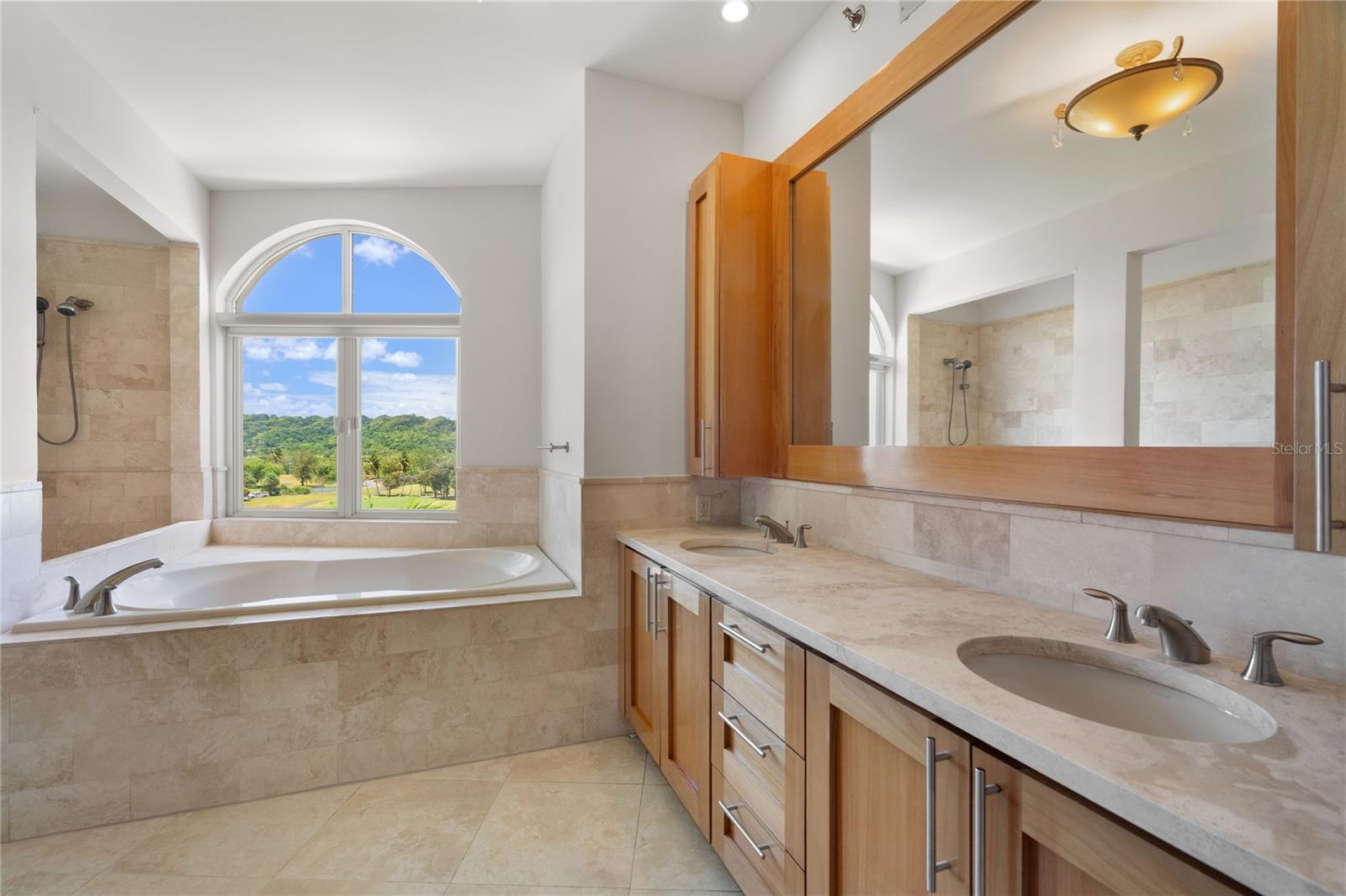 500 PLANTATION VILLAGE DRIVE #PH 2-403