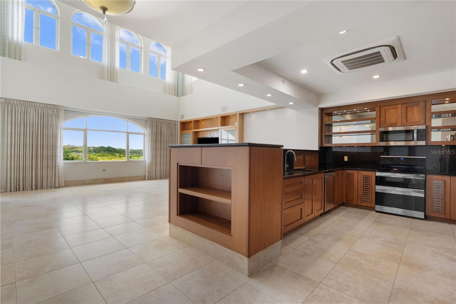 500 PLANTATION VILLAGE DRIVE #PH 2-403