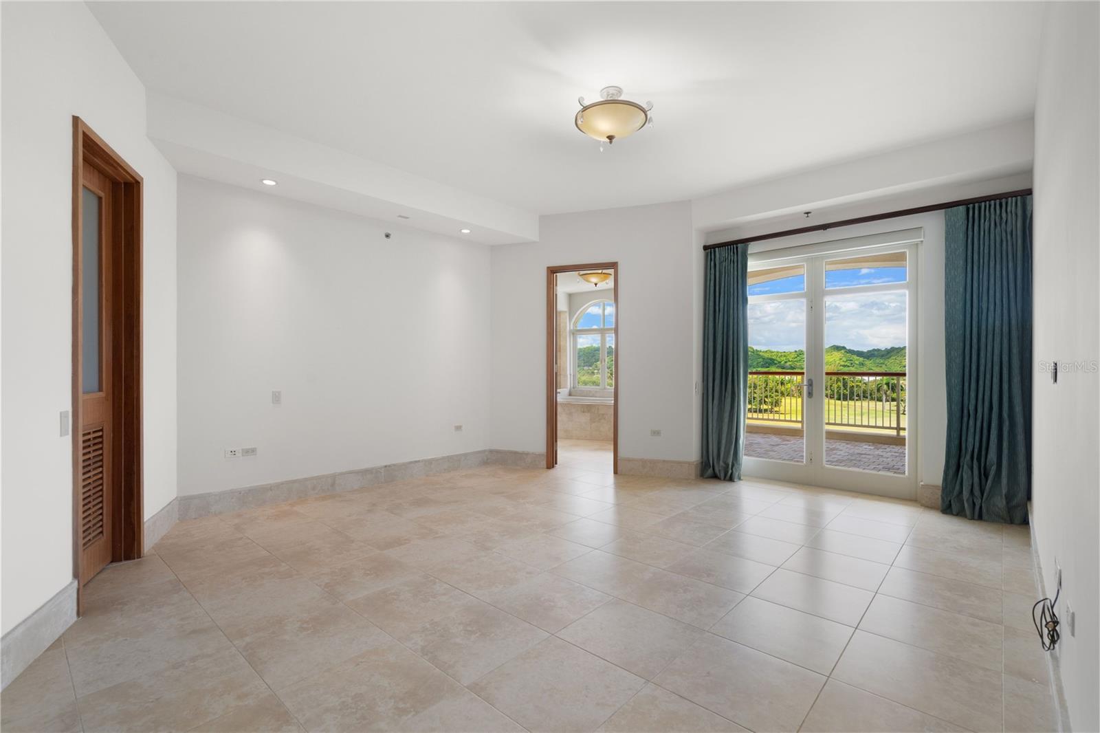 500 PLANTATION VILLAGE DRIVE #PH 2-403