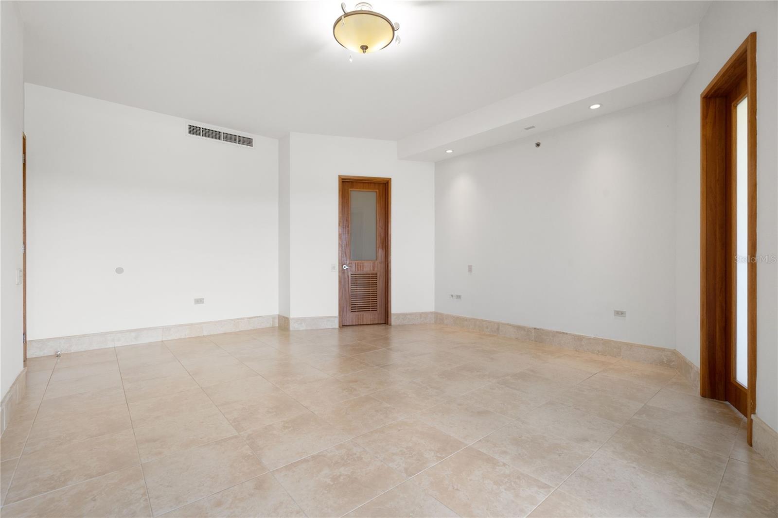 500 PLANTATION VILLAGE DRIVE #PH 2-403