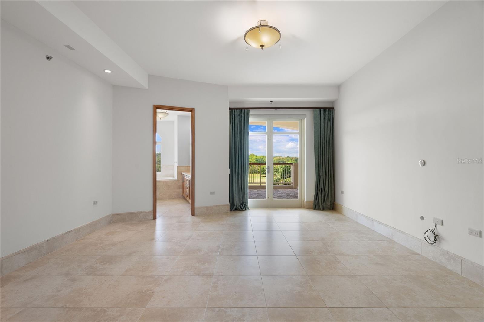 500 PLANTATION VILLAGE DRIVE #PH 2-403