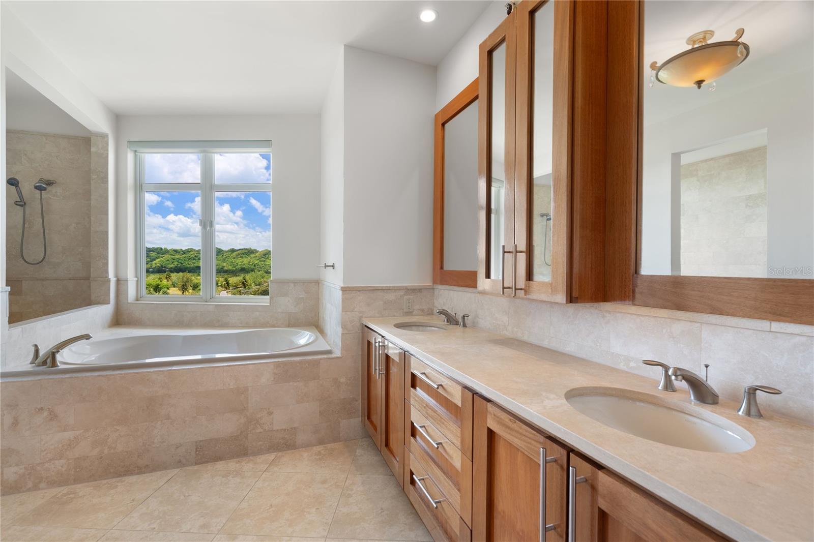 500 PLANTATION VILLAGE DRIVE #PH 2-403