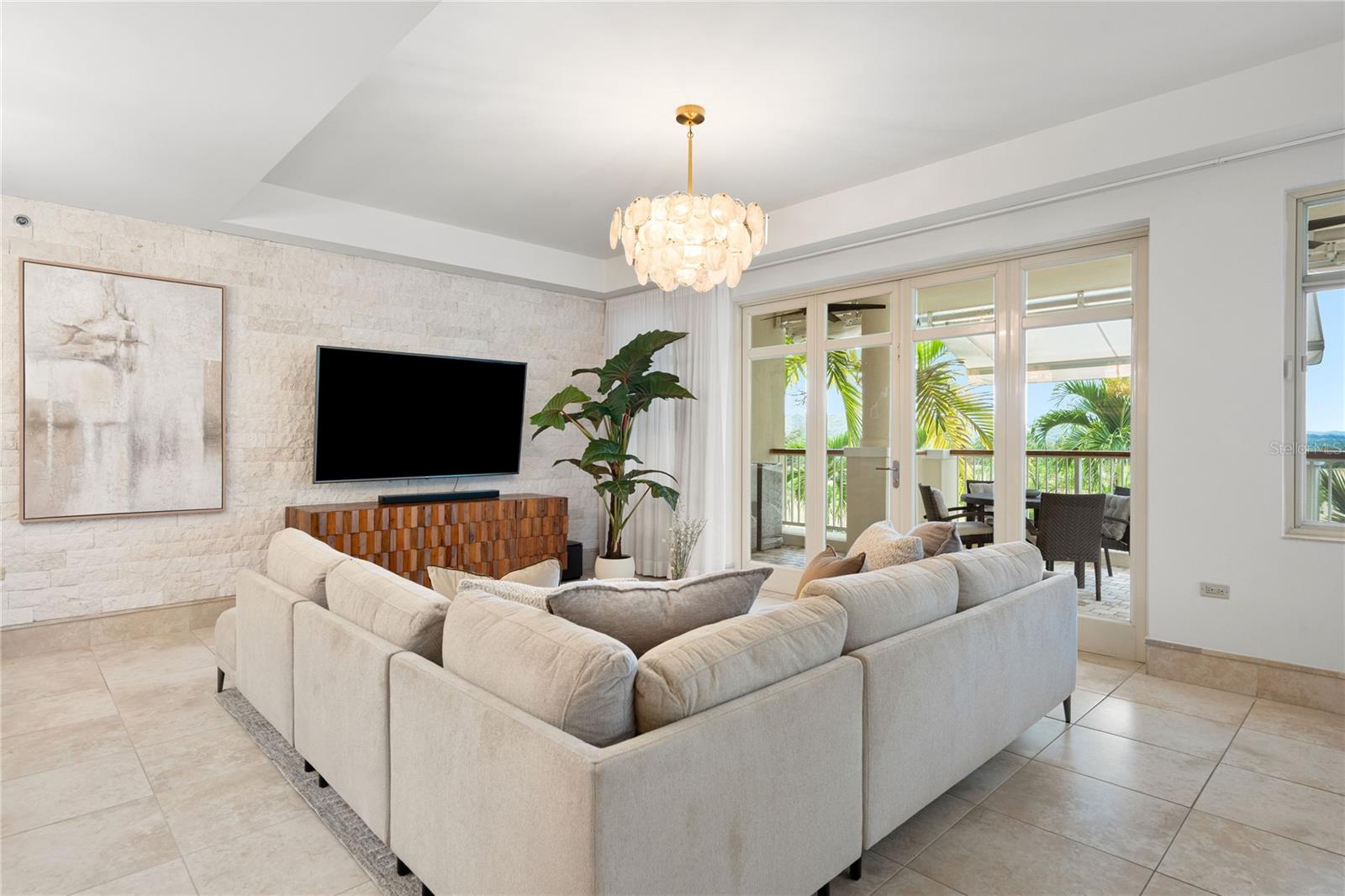500 PLANTATION VILLAGE DRIVE #3-208