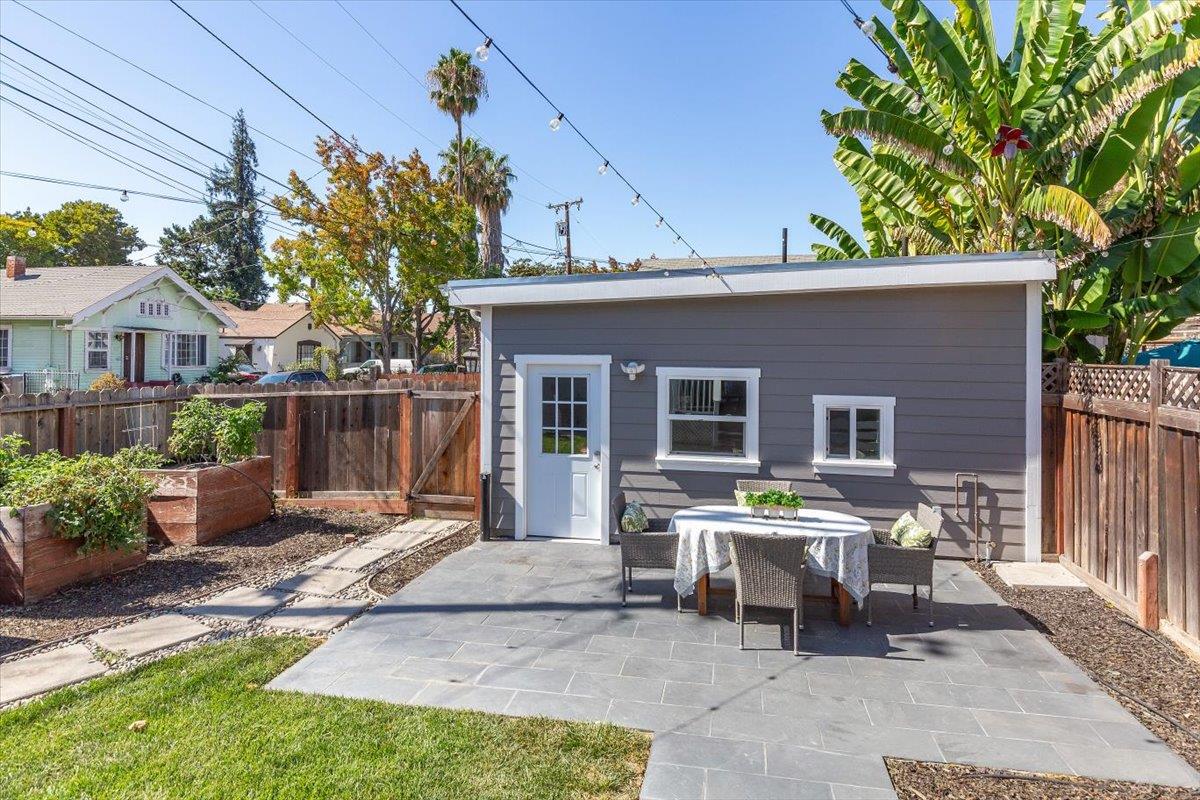 491 North San Pedro Street