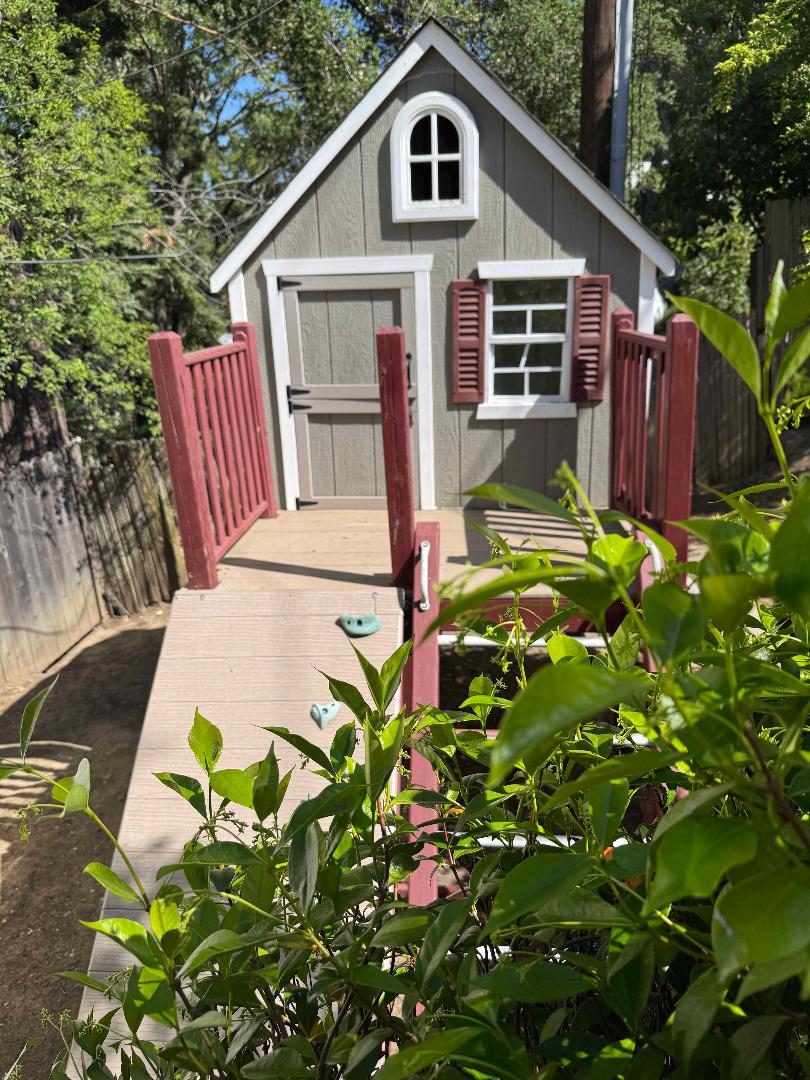 115 Toyon Court