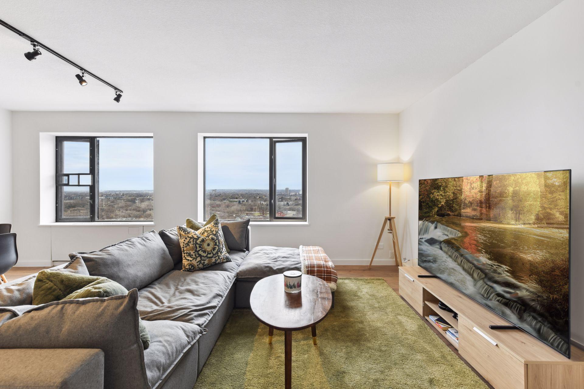 19 S 1st Street Unit: B2006