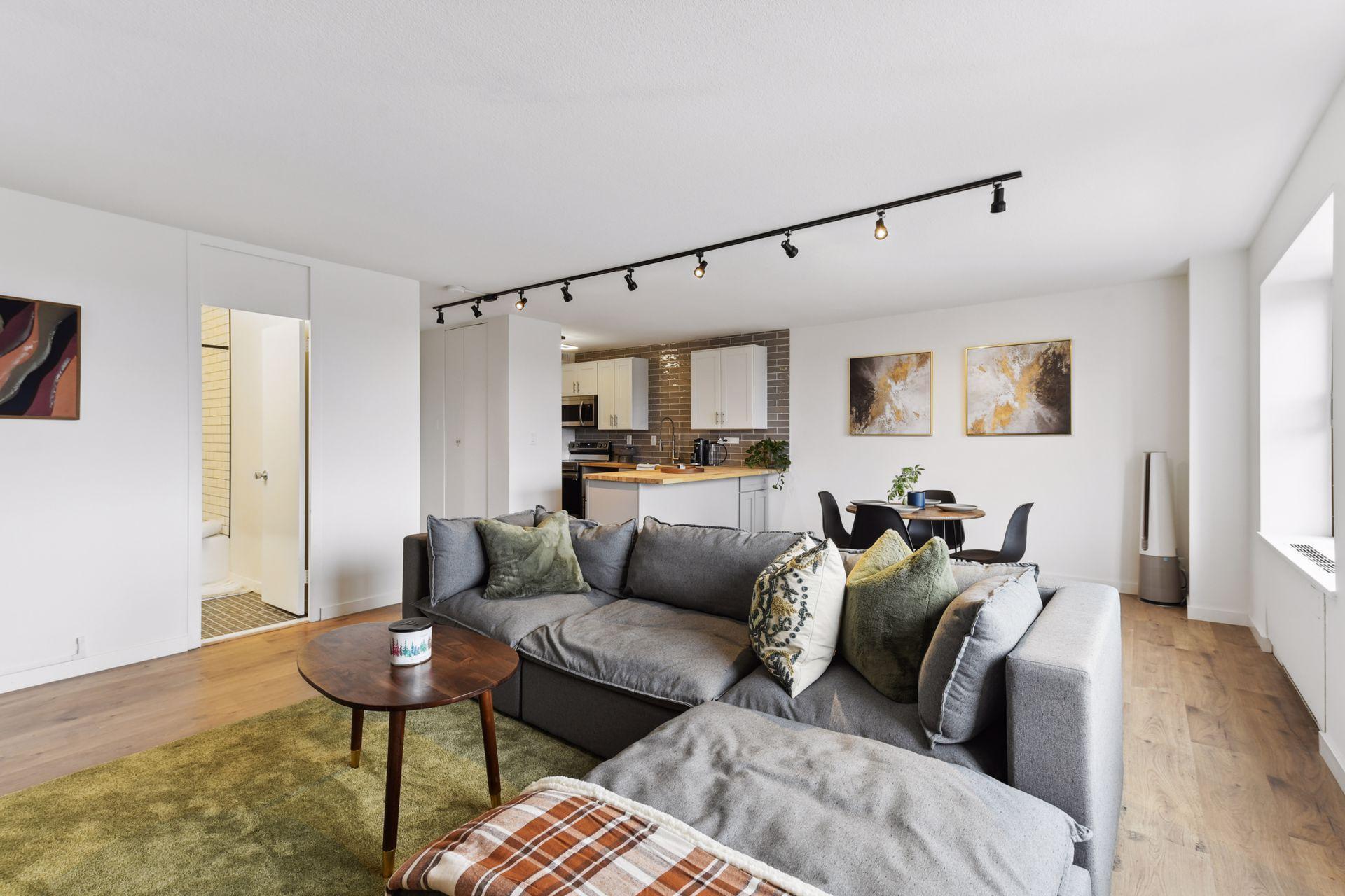 19 S 1st Street Unit: B2006