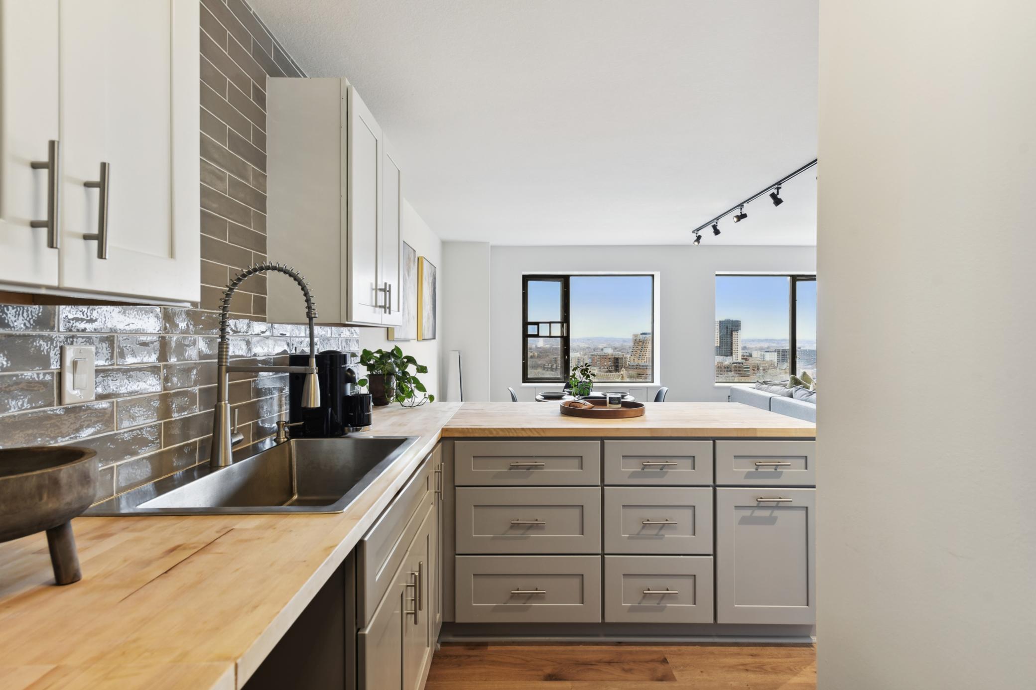 19 S 1st Street Unit: B2006