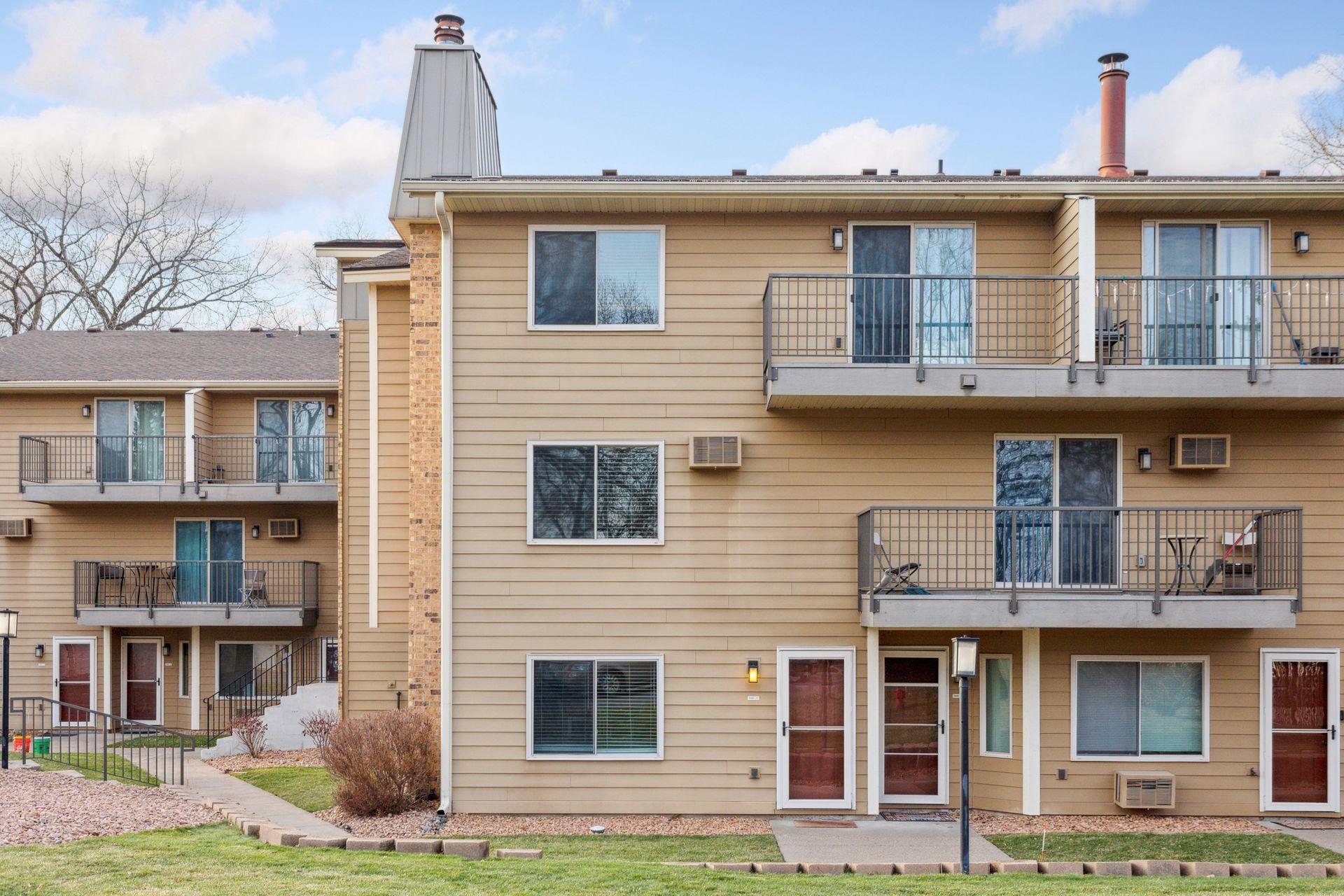 2040 Ridge Drive Unit: 13