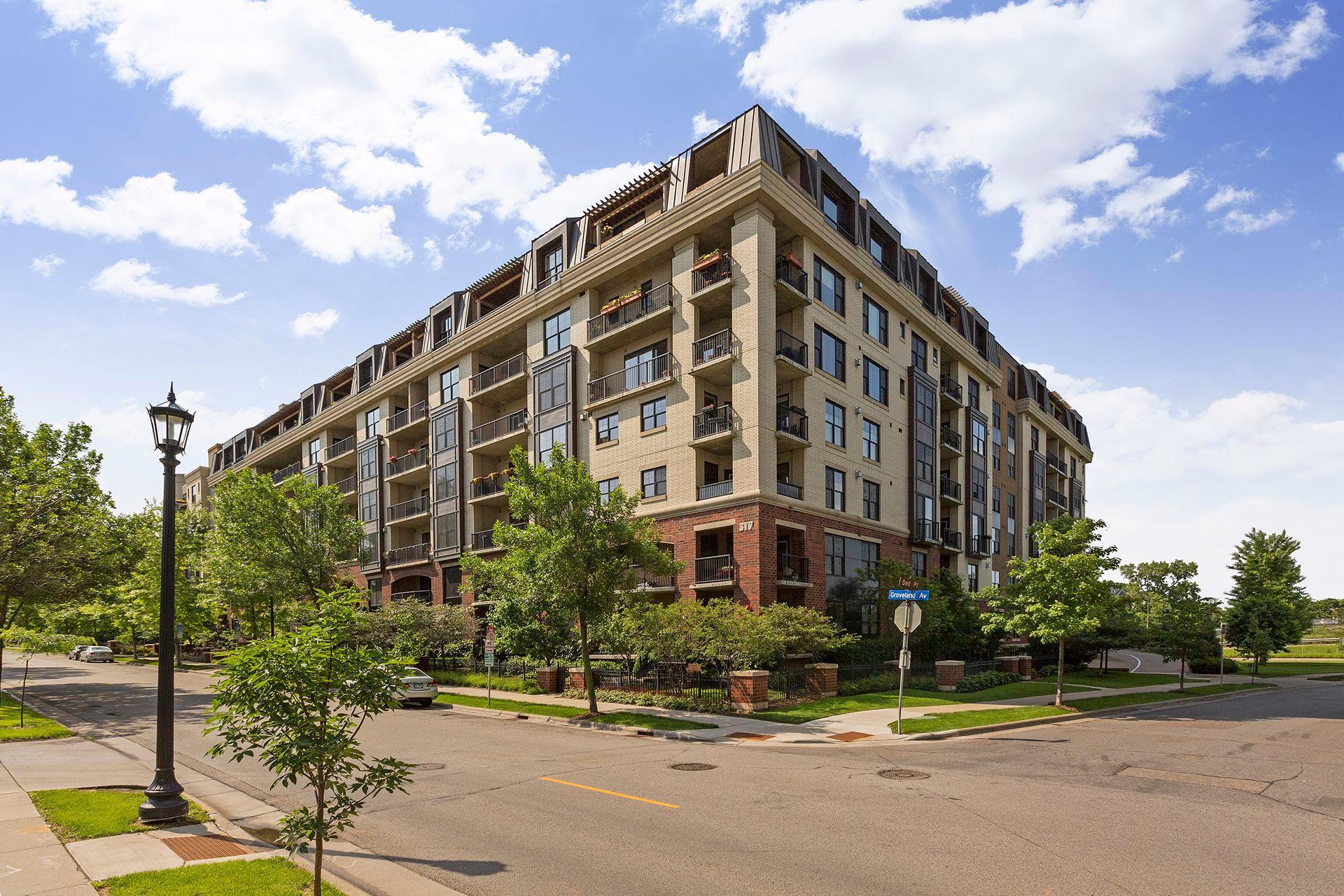 317 Groveland Avenue Unit: 610