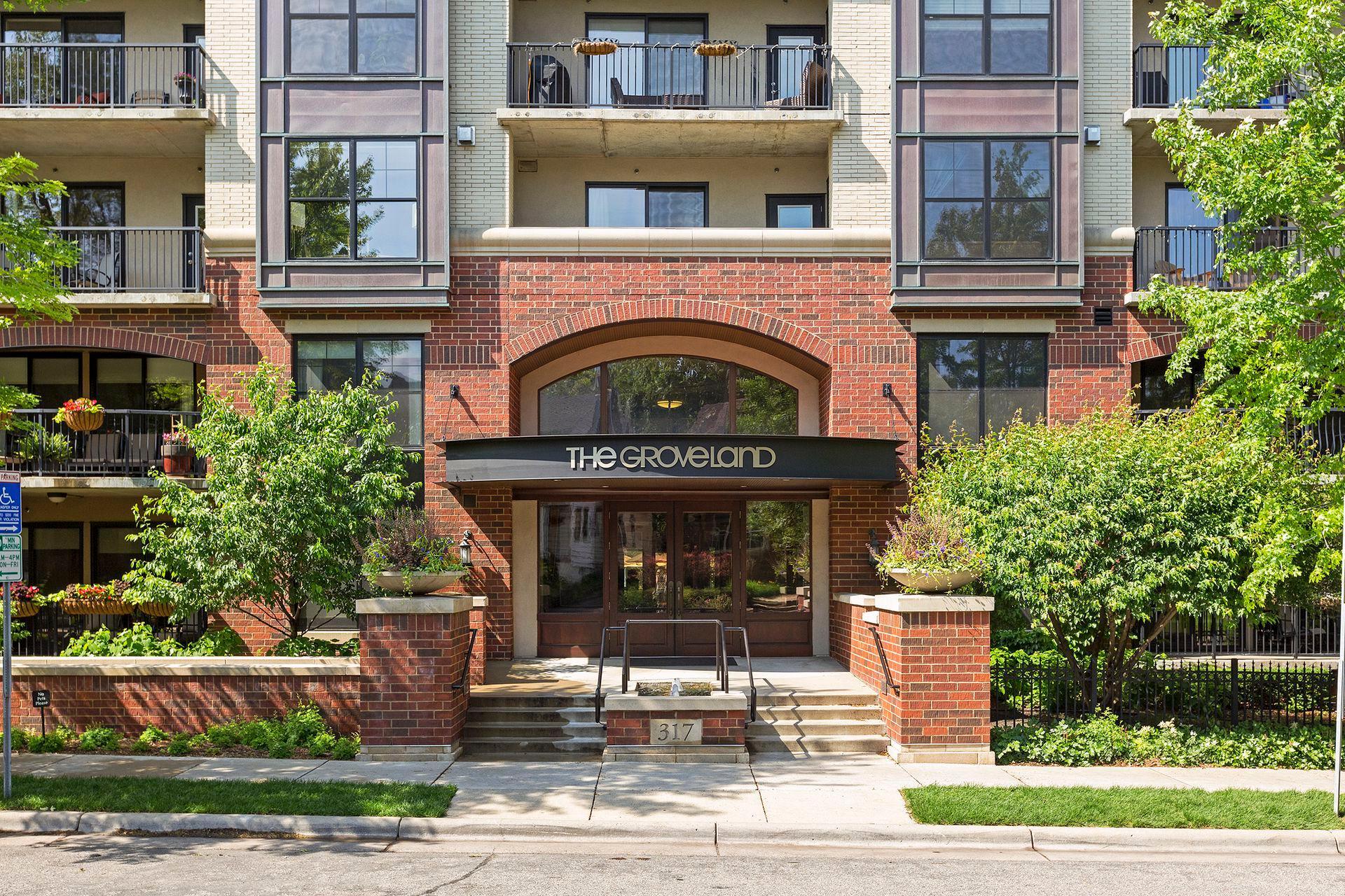 317 Groveland Avenue Unit: 610