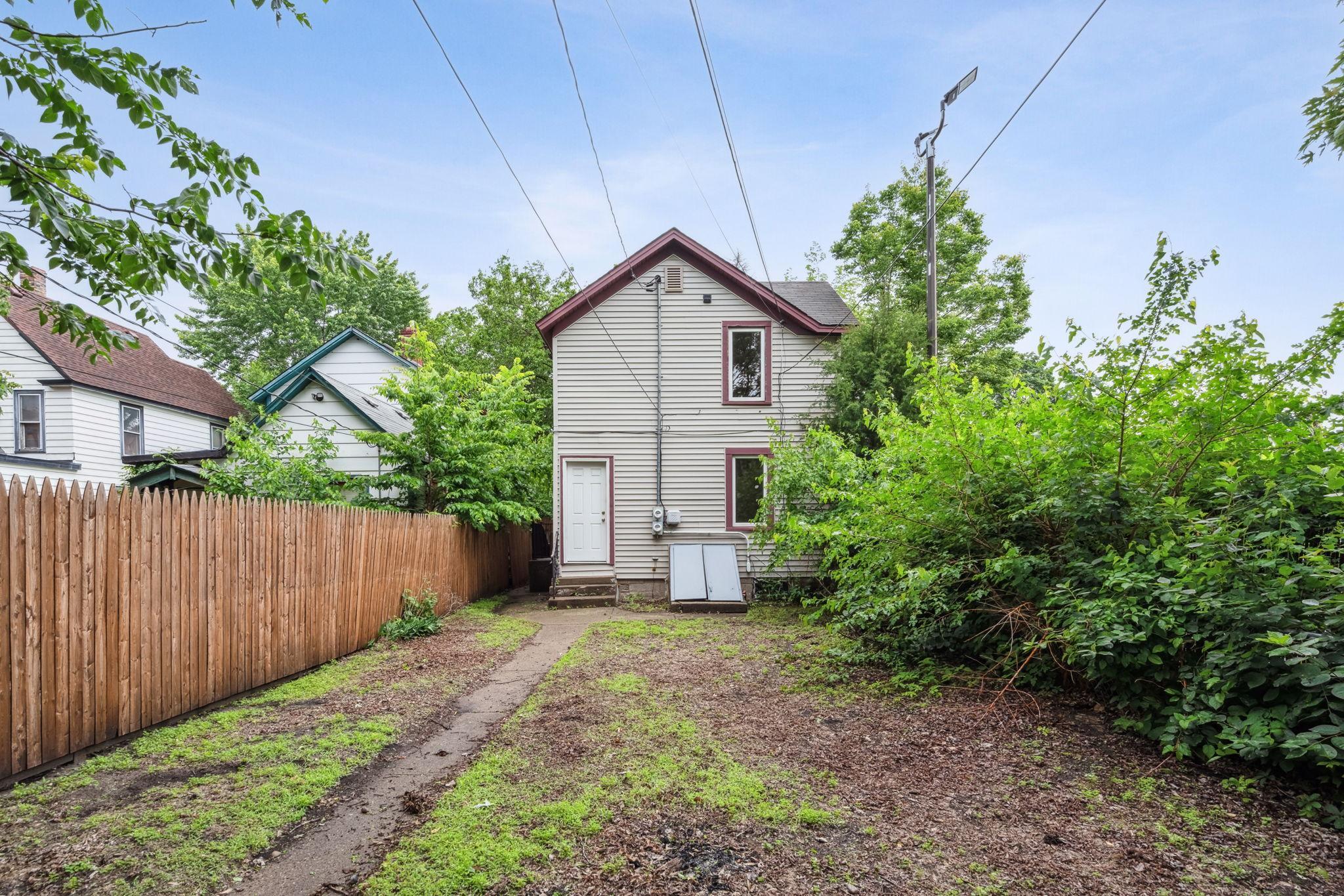2106 University Avenue NE
