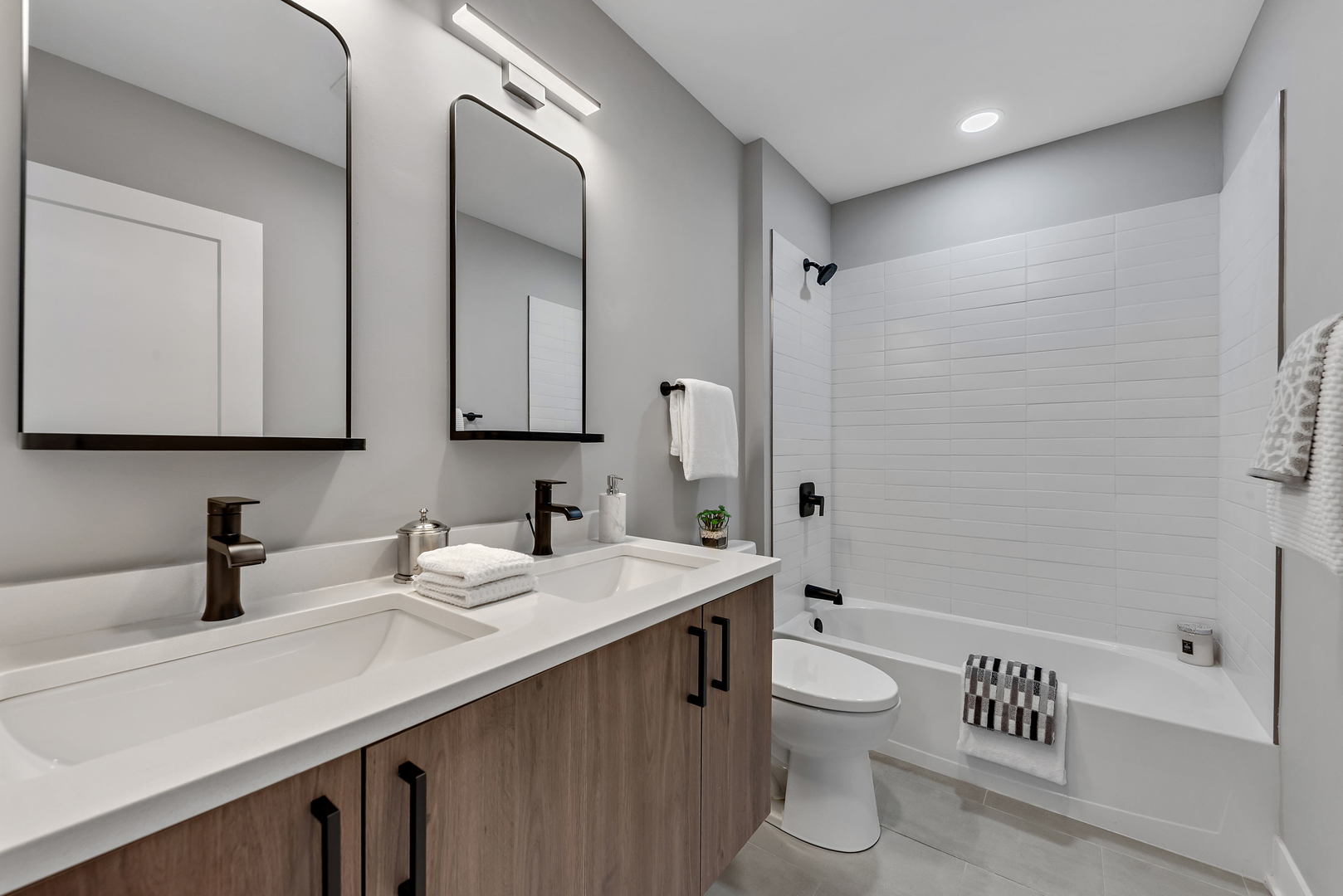 2850 W Harrison Street Unit: A