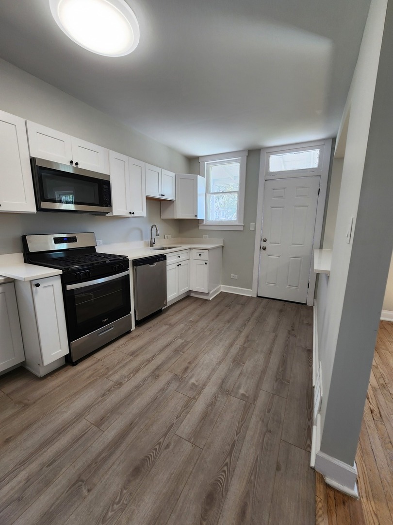 9233 S Manistee Avenue