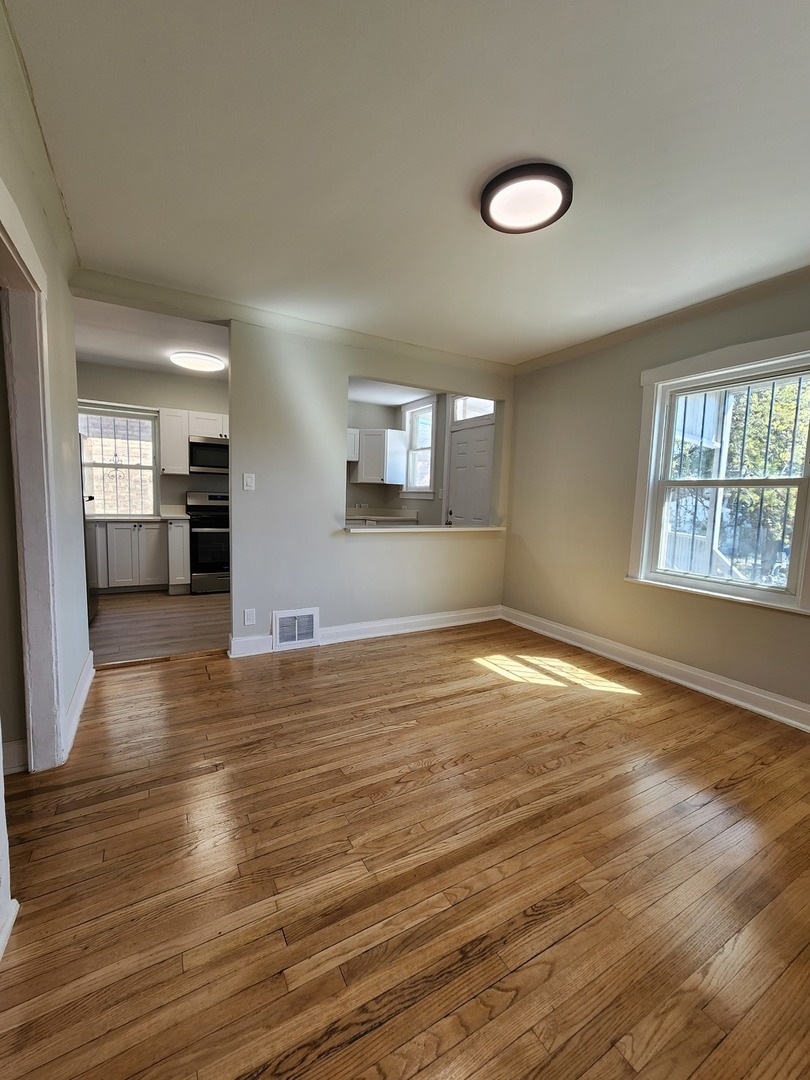 9233 S Manistee Avenue