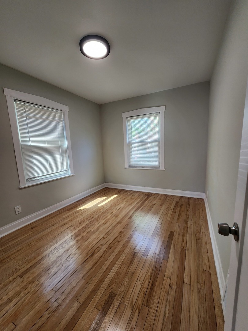 9233 S Manistee Avenue