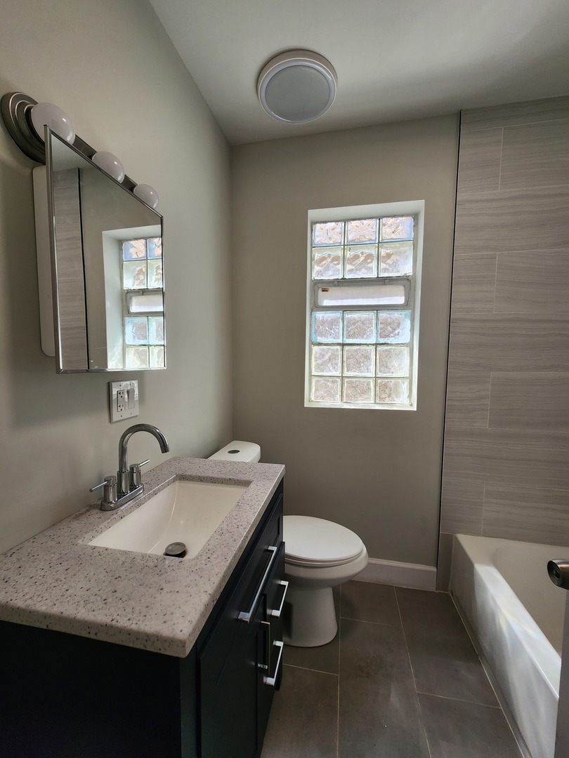 9233 S Manistee Avenue