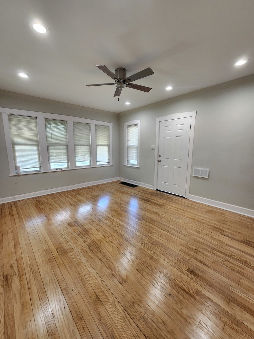 9233 S Manistee Avenue