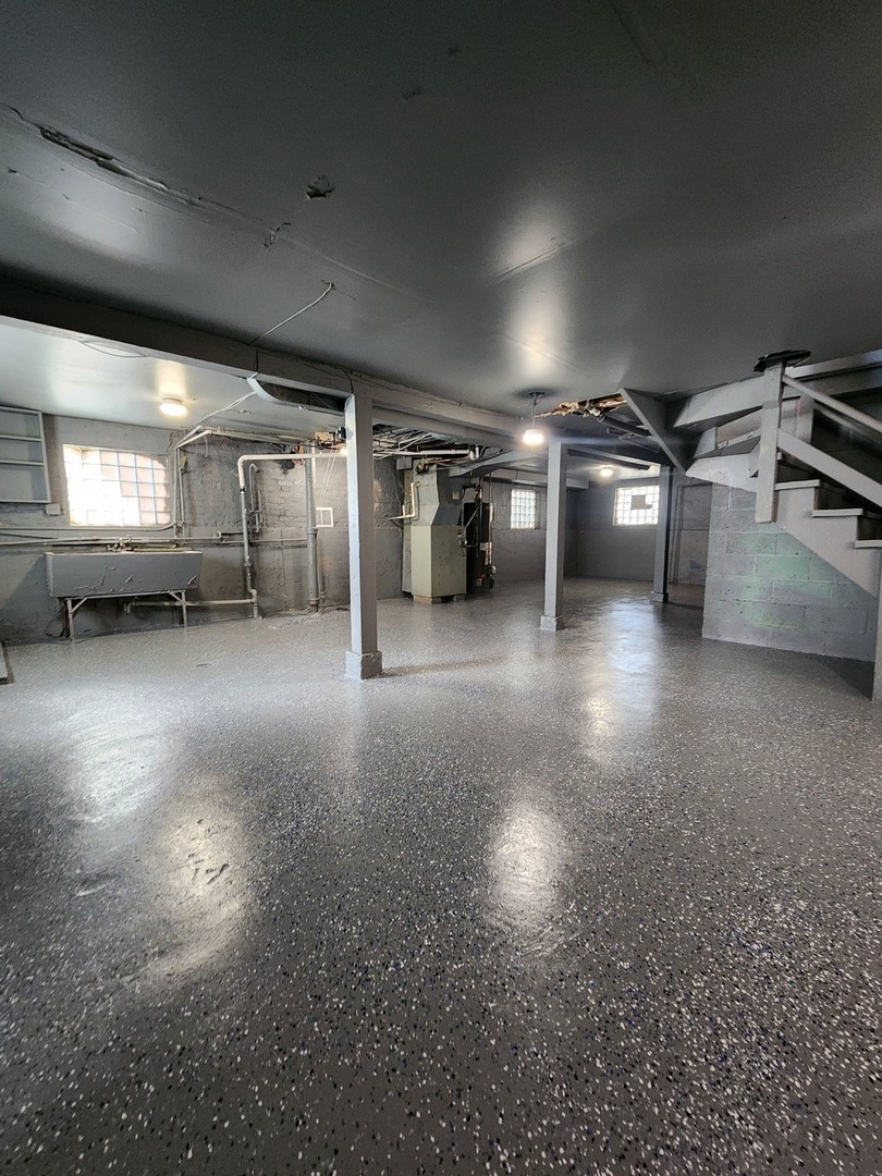 9233 S Manistee Avenue