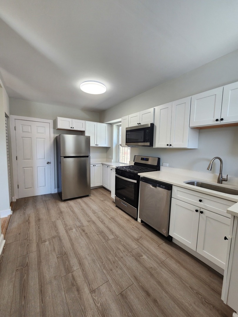 9233 S Manistee Avenue