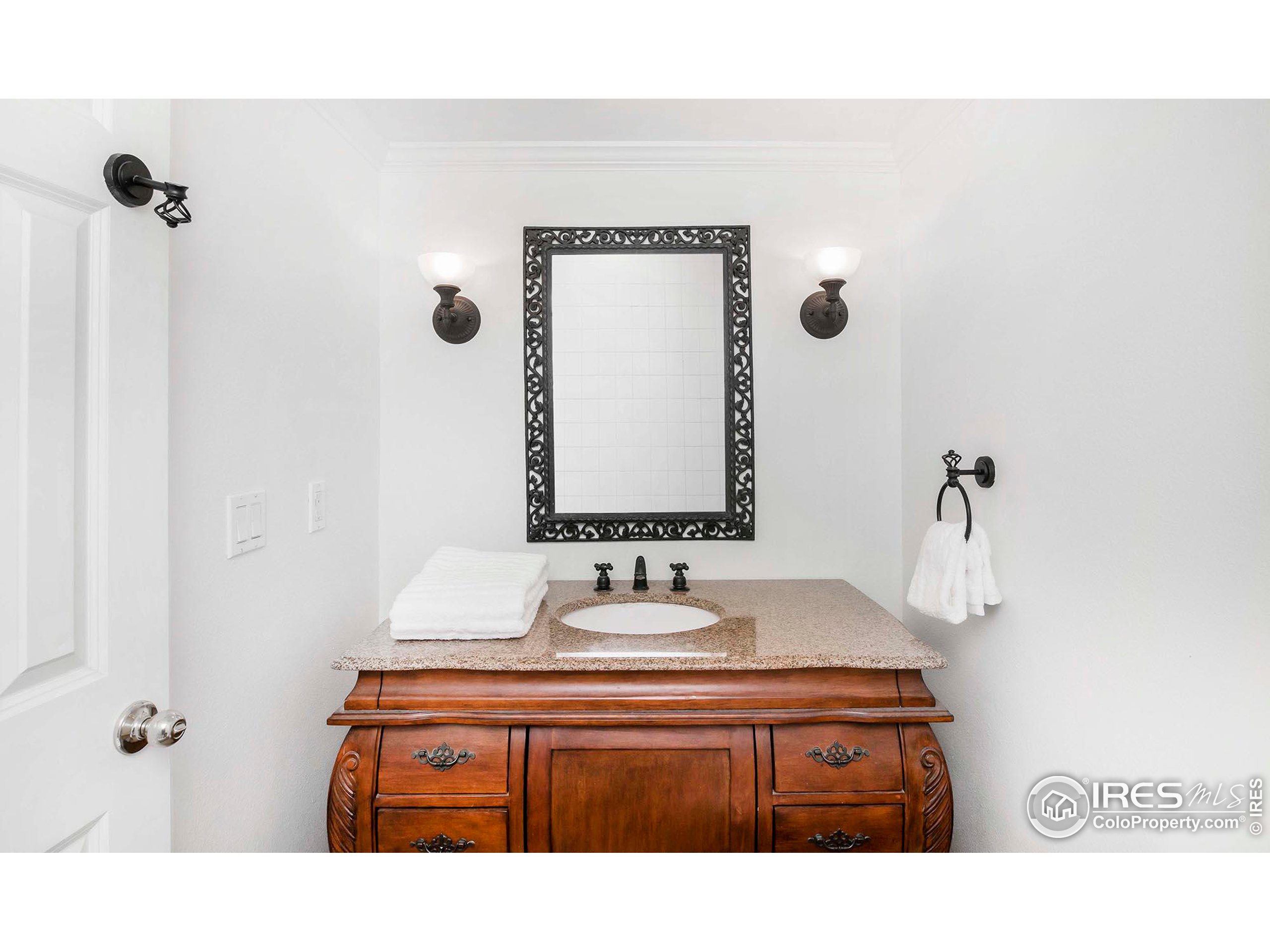 2227 Canyon Blvd Unit: 401A