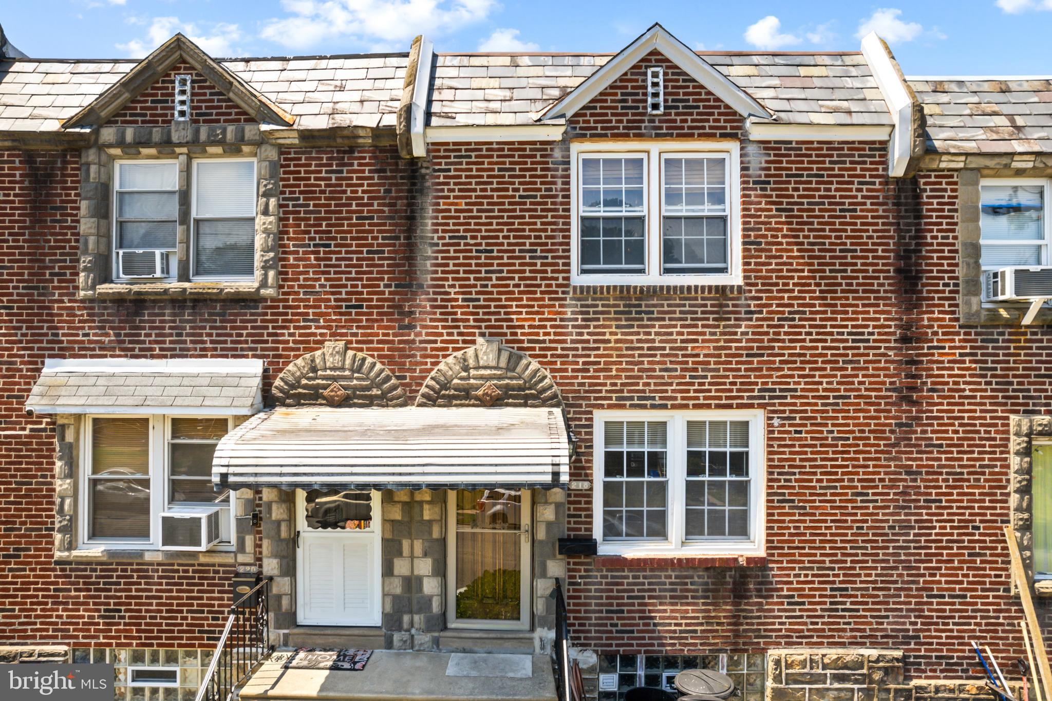 218 DEVEREAUX AVE