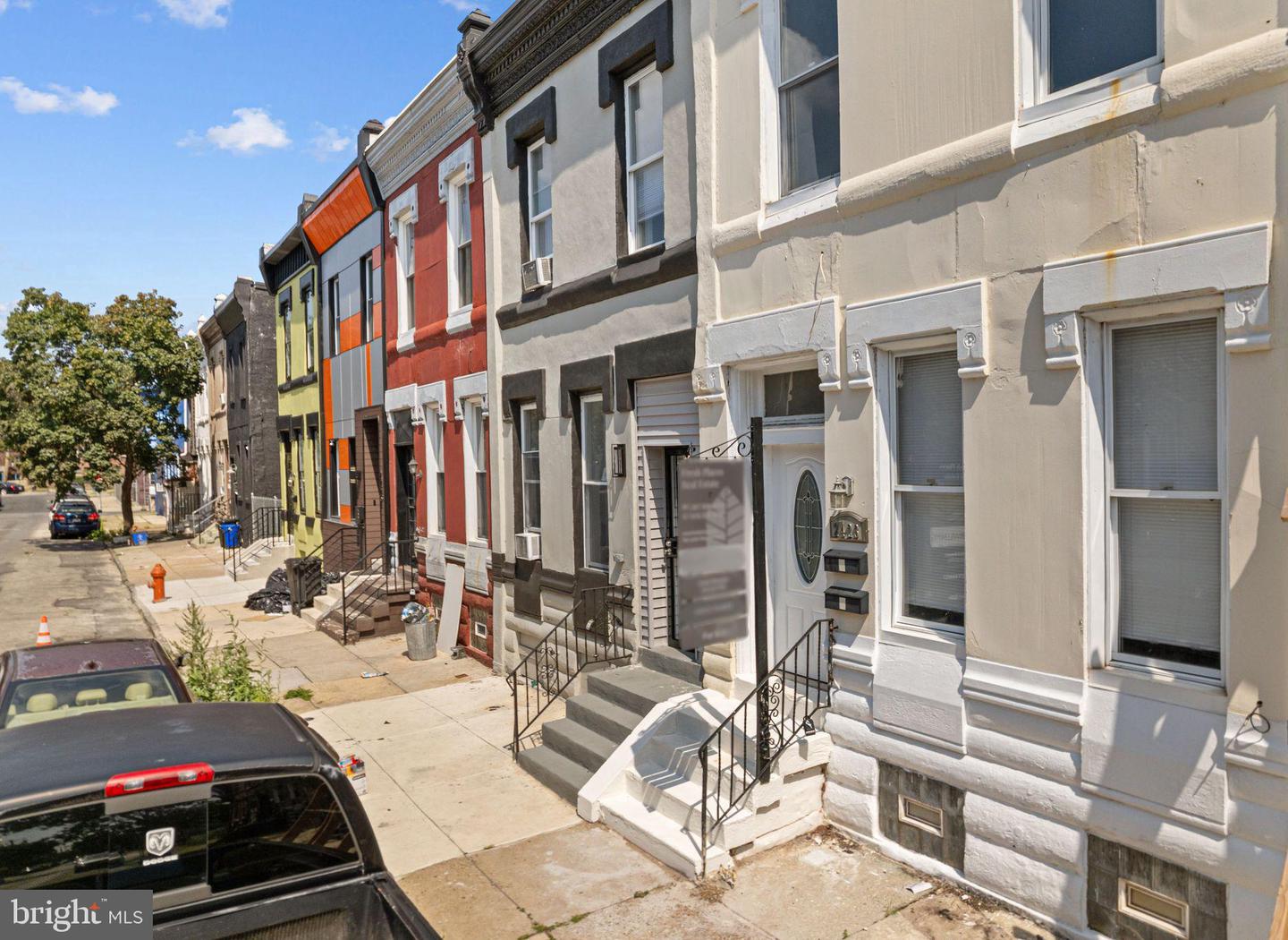2423 W Norris St