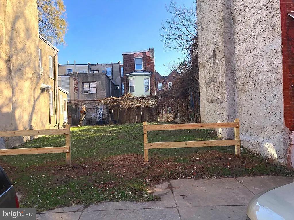 2105 N WOODSTOCK STREET