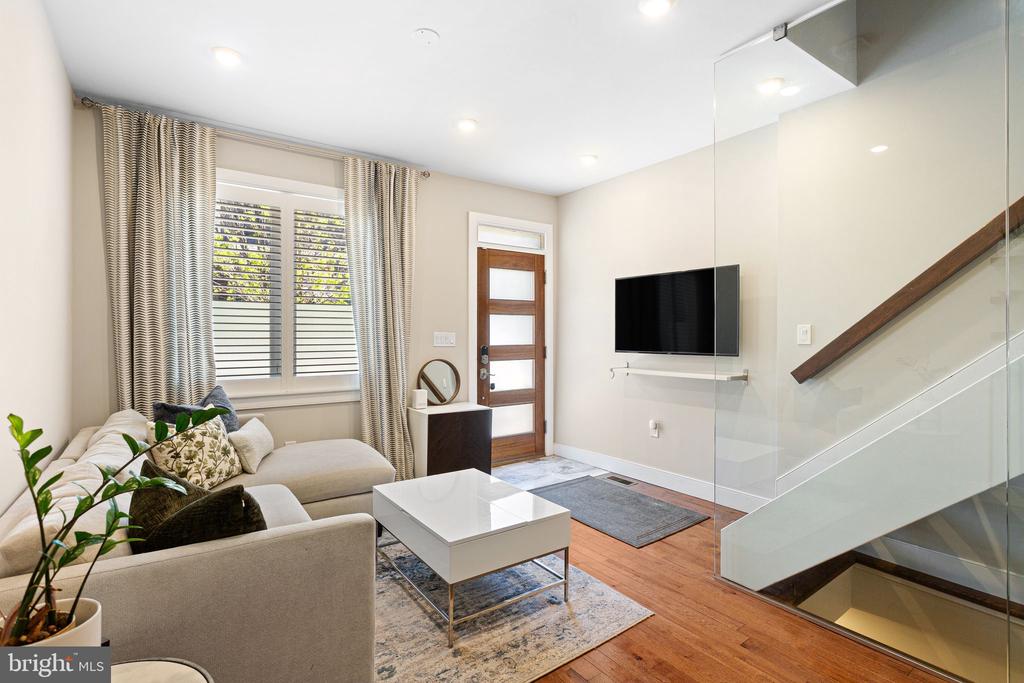 610 S 7TH STREET