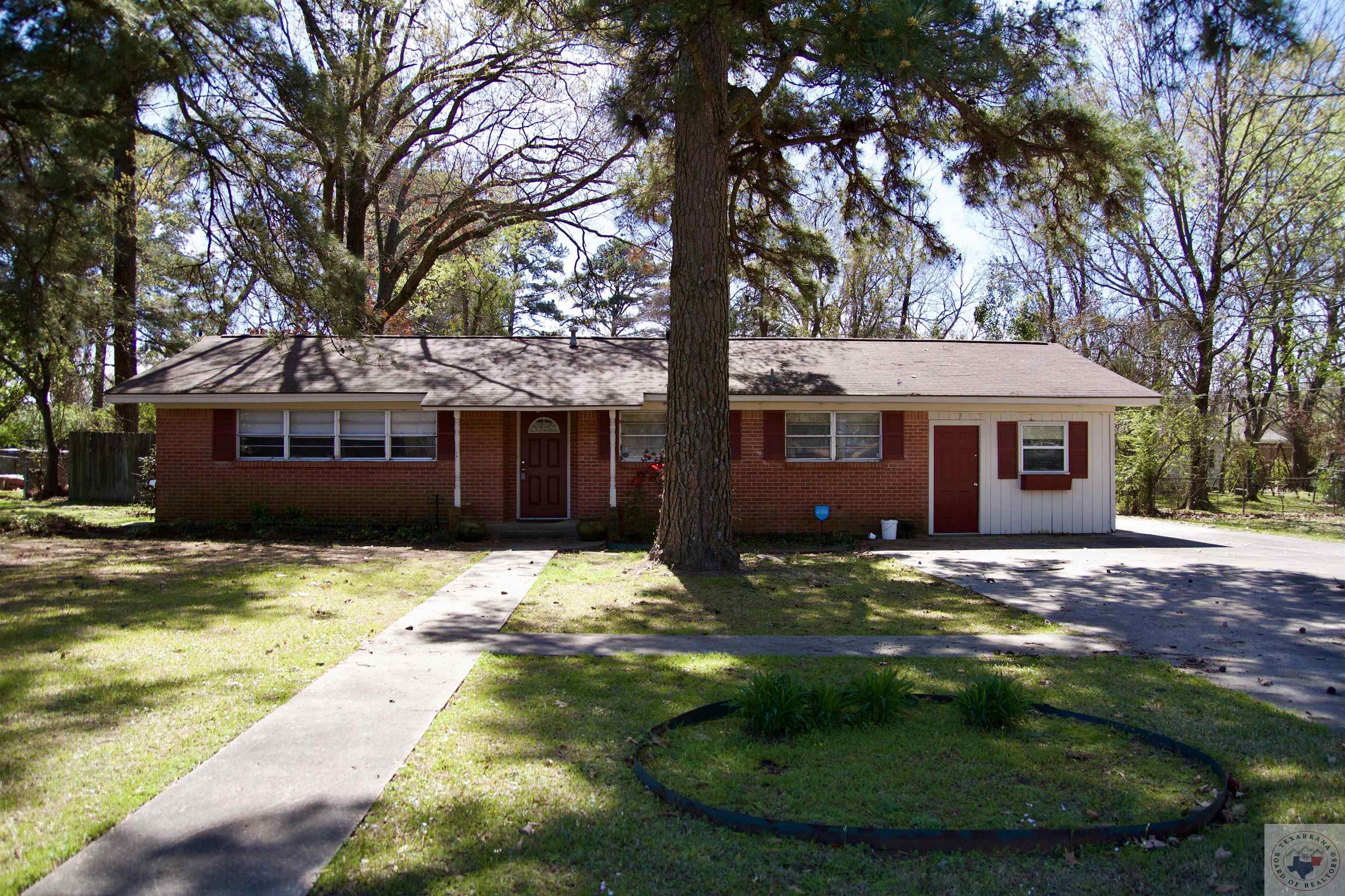 2211 Kennedy LN